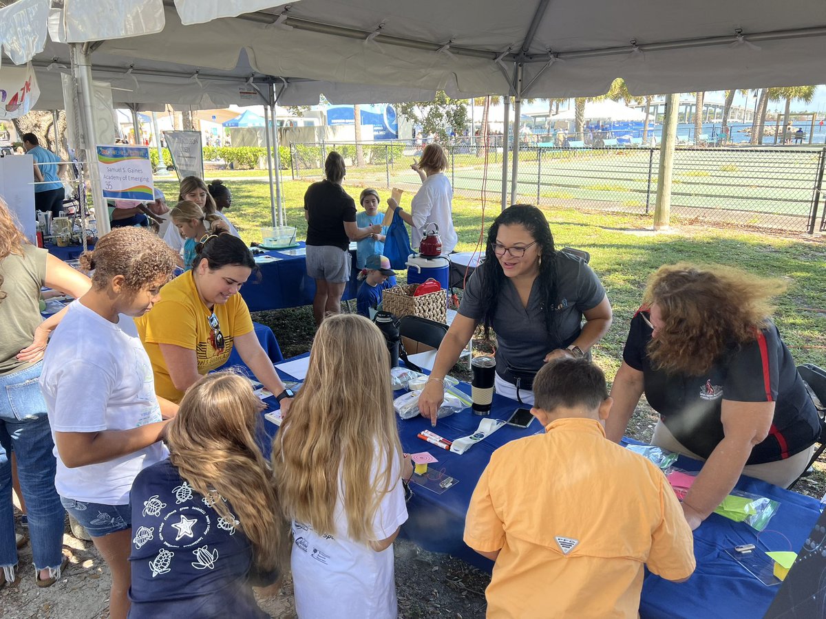 SLPS_Curriculum's tweet photo. It’s a great day for science at the Indian River Lagoon Science Festival! Several schools shared fun activities about science with all ages! #science #irlfestival #sciencerocks  @1SLPS #SLPSCurriculum https://t.co/qWrZrSiN2O