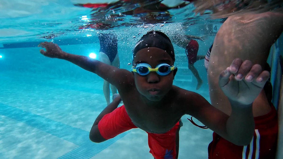 AgnesBun's tweet photo. 64% of Black children don't know how to swim in the US, vs 40% of Caucasian children

@swimupdc provides free weekly classes &amp; taught almost 100 children how to swim

"You can be a Black swimmer," a Howard U competitive swimmer told @vaIgraff and me

https://t.co/fuOUl1TpDD

@AFP https://t.co/DAgh8puoUU