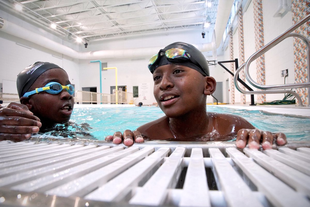 AgnesBun's tweet photo. 64% of Black children don't know how to swim in the US, vs 40% of Caucasian children

@swimupdc provides free weekly classes &amp; taught almost 100 children how to swim

"You can be a Black swimmer," a Howard U competitive swimmer told @vaIgraff and me

https://t.co/fuOUl1TpDD

@AFP https://t.co/DAgh8puoUU