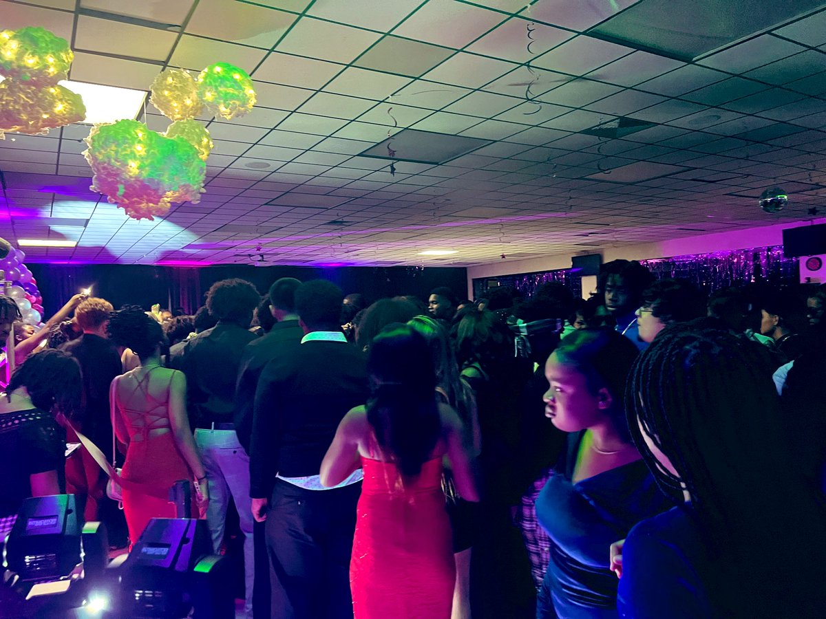 Prin_Robinson's tweet photo. Ending a fun filled week of activities with our @SantalucesHS Homecoming dance. Our staff and students had a great week! Kudos to SGA on a superb job!
β€οΈπ€#Theresnoplacelikehome #Chiefproud
#Homecoming2022
@SommerPBCSD @southPbcsd
@Tre_Robinson2
@EliscarAnderso5 https://t.co/bVo8IEe6ES