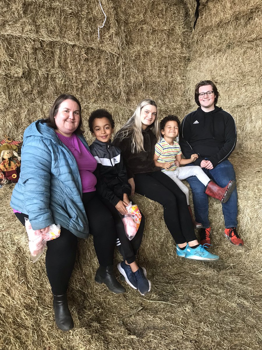 fionnuala83's tweet photo. #pumkinpicking #cornmaize https://t.co/fwbwO8fr5T