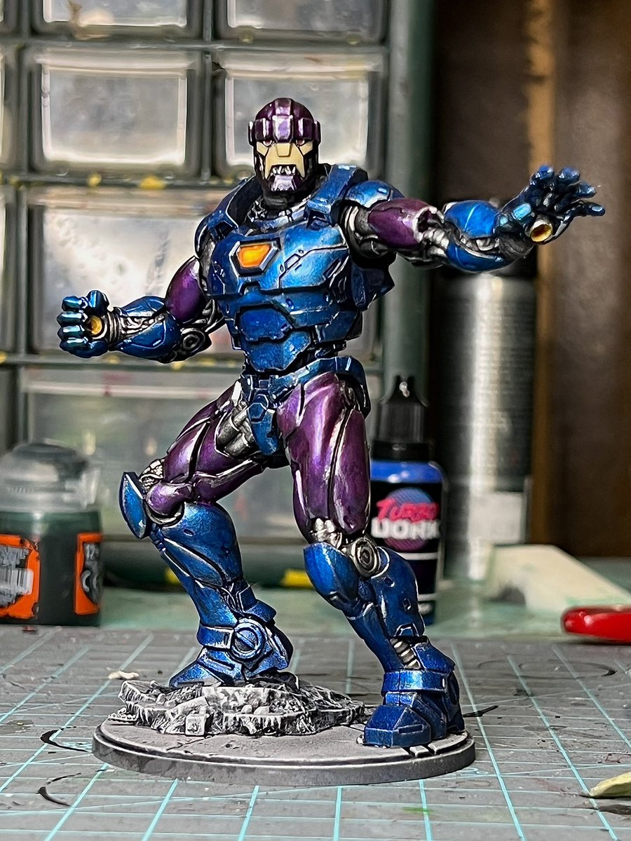 Check out this amazing MCP Sentinel that my friend Victor painted already using Hotline! Such a sexy machine. #marvelcrisisprotocolminiatures #marvelcrisisprotocol #turbodork #xmensentinel