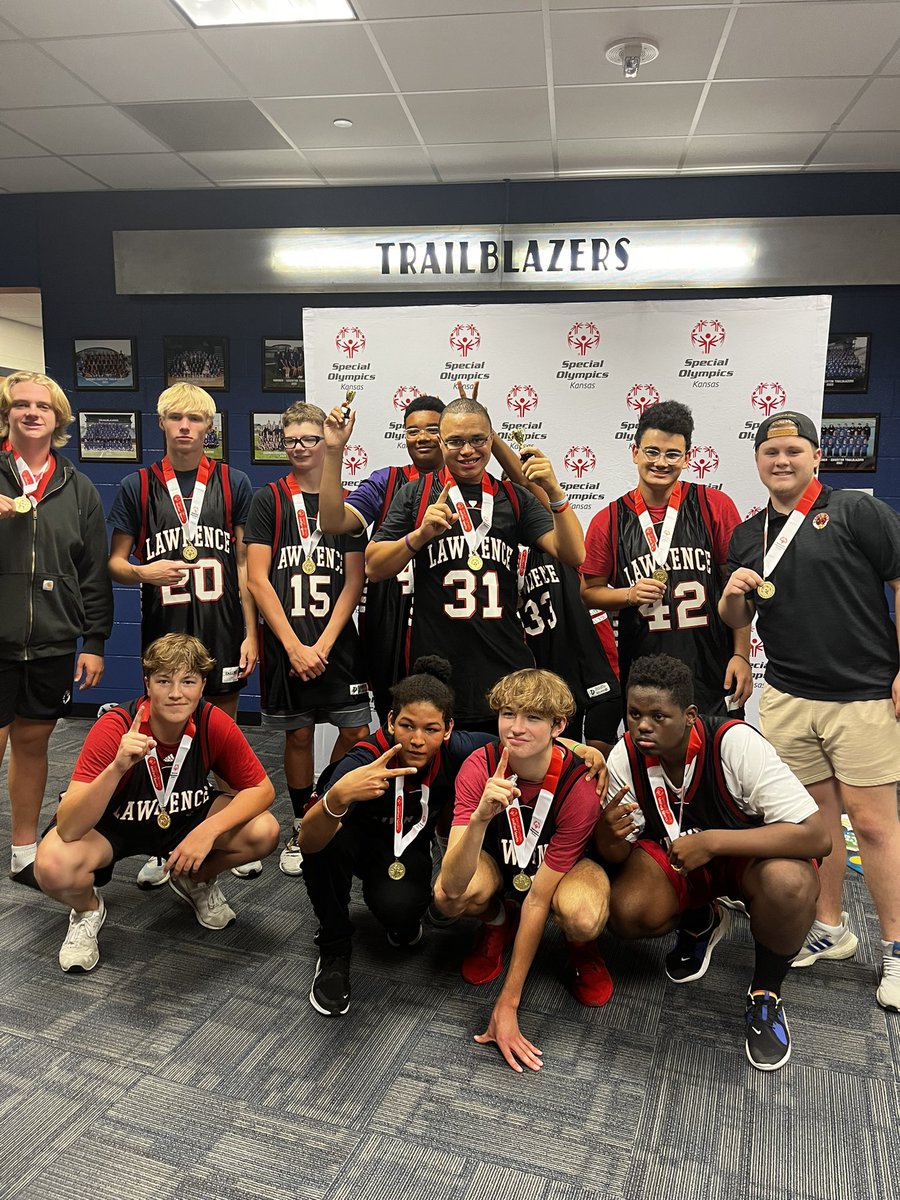 IPSLHS's tweet photo. LHS Black takes 1st place!! 🦁🥇
@sokansas https://t.co/SU3hS8i78p