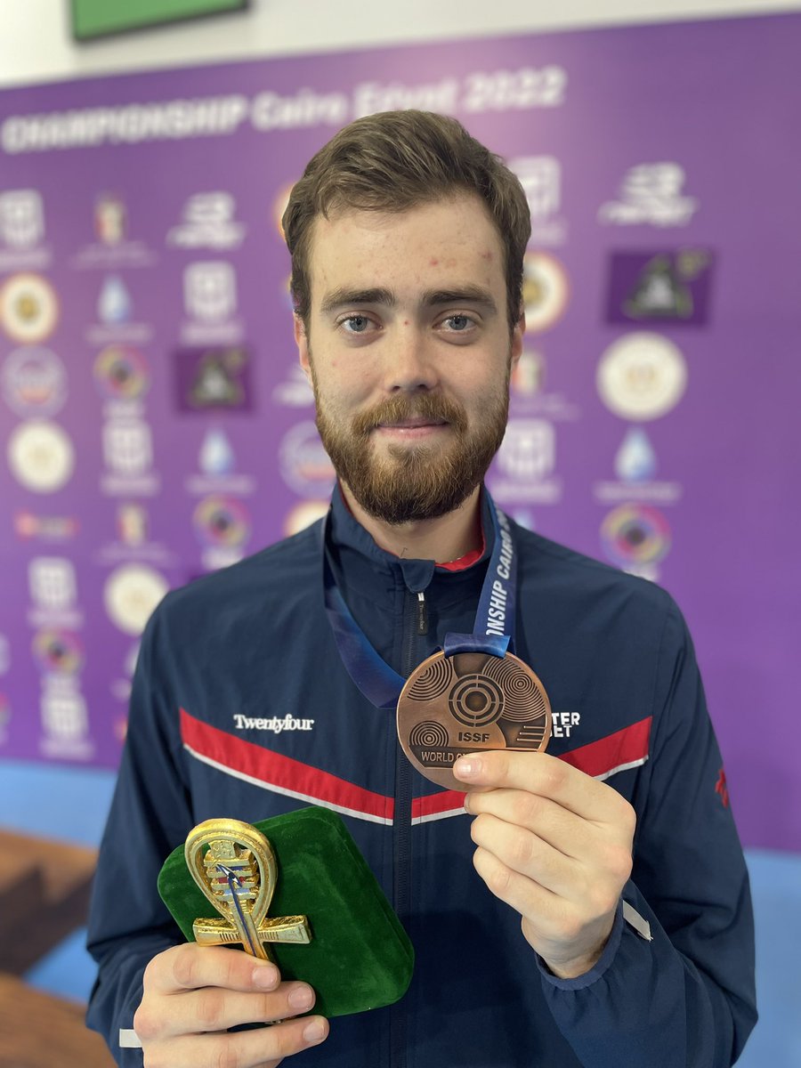 Fantastiske Jon-Hermann Hegg har gjort det igjen og vunnet medalje på OL-øvelsen 50 meter match. I dag ble det VM-bronse i Kairo.

Det er 70 år siden siste gang Norge tok medalje i VM på 50 meter match på herresiden.