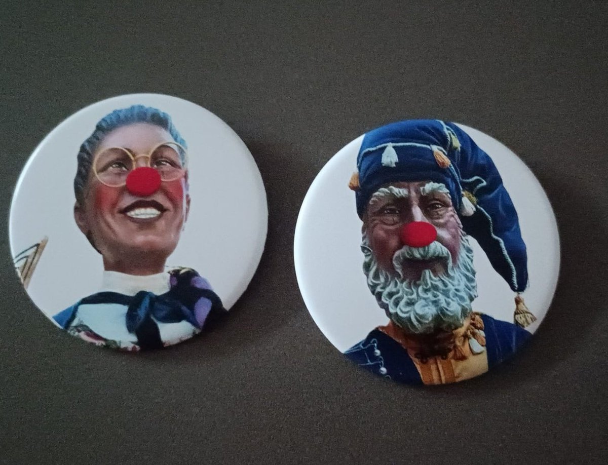 El Mag Maginet i la Fada Ondina es sumen al <a href="/fipcornella/">Festival Internacional de Pallassos</a> amb aquestes xapes fetes per <a href="/ilogicimatge/">GemmaGallo</a>!! Així portem el nostre festival al Ball del Baix!