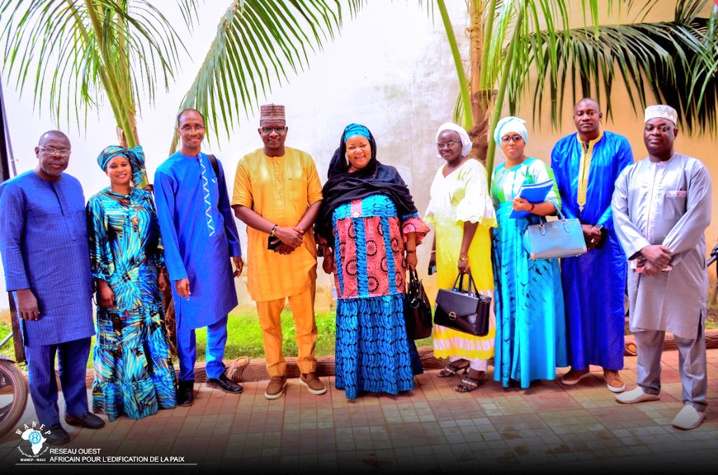 wanepmali's tweet photo. #VisiteDechanges 🇲🇱🤝🇧🇫👇
Des échanges très enrichissants entre @wanepmali &amp; le management de #IQRA, une association qui intervient dans la promotion de la paix  &amp; l'épanouissement des populations à travers l'éducation et formation au Burkina Faso 🇧🇫 et dans la sous-region. https://t.co/utZOtrfgJg