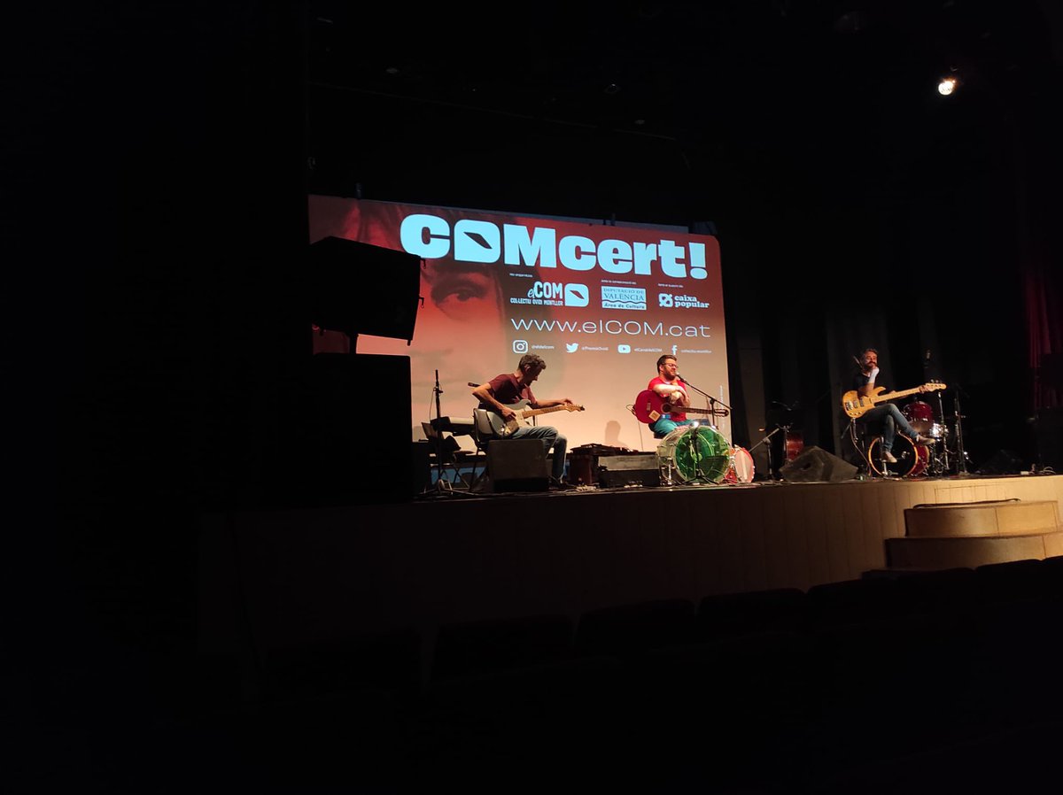 PremisOvidi's tweet photo. L'hilarant Toni de l'Hostal obri el foc en format trio a la Casa de Cultura de Bellreguard en la penúltima de les actuacions que forma part del cicle #COMcerts 2022 #SomElCOM #MúsicaEnValencià https://t.co/oWMjJNCQJe