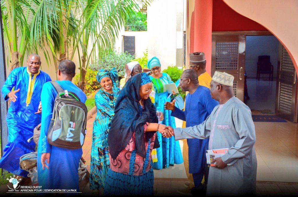 wanepmali's tweet photo. #VisiteDechanges 🇲🇱🤝🇧🇫👇
Des échanges très enrichissants entre @wanepmali &amp; le management de #IQRA, une association qui intervient dans la promotion de la paix  &amp; l'épanouissement des populations à travers l'éducation et formation au Burkina Faso 🇧🇫 et dans la sous-region. https://t.co/utZOtrfgJg