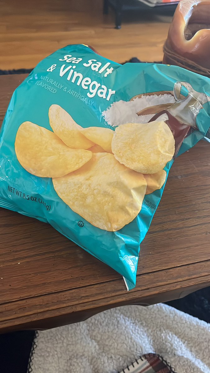 iluvme990's tweet photo. •What I eat vs How I want to look• Pictures donor belong to me except chips #coquette #edtwt https://t.co/cFraKb0gC2