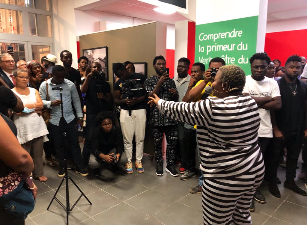 FRauCameroun's tweet photo. 📍 #Douala
📷 Vernissage, hier soir au site de Douala de l’@IFCameroun et dans le cadre du #FestivArt, de l’exposition « AU NON DE LA LIBERTÉ » : événement ponctué de performances du duo de photographes #Togetherness, Chantal Edie et Zacharie Ngnogue. https://t.co/8cHFgeIftp