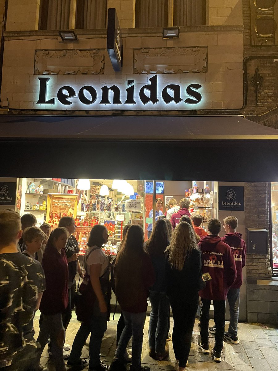 HayleyAdkins89's tweet photo. Happy students at the chocolate shop! #Ypres2022
@BrightonHillSch https://t.co/GnFYEarF4b