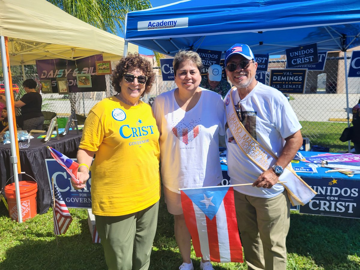 #TeamCrist marching with the Brevard Democrats at the UTB Third Bridge Puerto Rican Parade in Palm Bay, dedicated to the founder Samuel Lopez. May he rest in peace. #CharlieCrist #PuertoRico #ChristHernandez