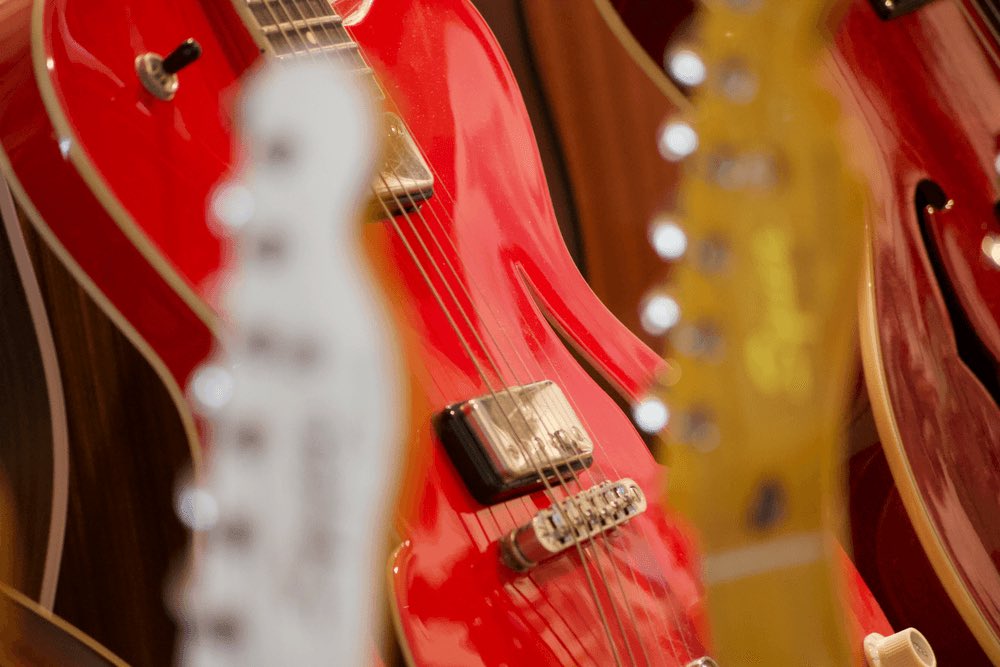 RawGalleryNFT's tweet photo. 🎸📸 RED AND SHY 📸🎸

By @goulvenator 

Curated by @RawGalleryNFT 

🎸 1/1

📸 .1 ETH

Loic is playing a concert tonight. Can we surprise him with his first sale while he’s rocking onstage? A fantastic collection from a true guitar aficionado. Rock on Loic! 
🤘🔥
 
Link ⬇️ https://t.co/eR4w63hmuL