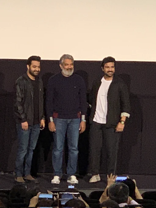 新宿ピカデリーにて「RRR 」舞台挨拶付上映に行って来ました!コロナ以降空いてる映画館にしか行ってなかったので満席の映画館にまず感激。監督、主演俳優お二人は日本語でスピーチしてくださってまた感激。映画は全編見せ場の大娯楽作品で、ご一緒した漫画家の松原利光さんと盛り上がりました 