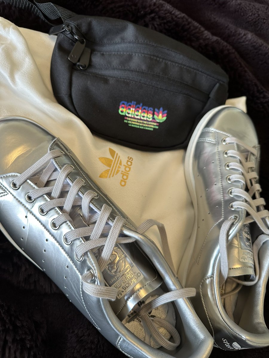 12inchsingle's tweet photo. @adidas You should drop TAFKAK asap regardless, but since he’s been a pain in your a** since you collab’d, isn’t it a great opportunity to dump him?  Huge Adidas fan, but if you still are collab-ing in a week I’m never buying @adidas again.  #Antisemitism #kanyewestisoverparty https://t.co/7eRP1fJhOy