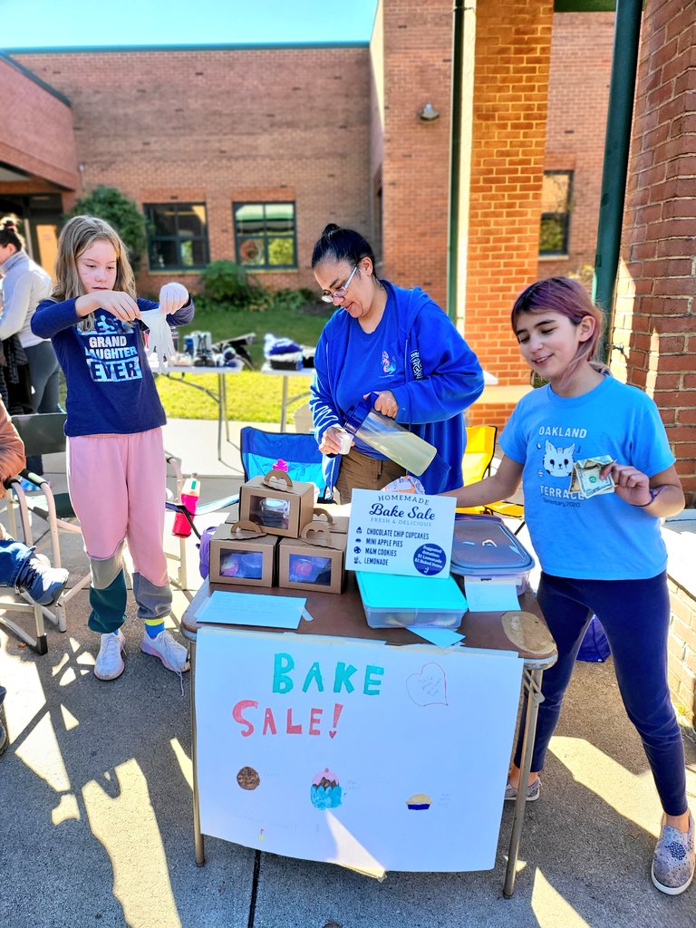 royall4's tweet photo. The Oakland Terrace community prepared for cold weather with a wonderful Winter Outerwear Swap today.  Great finds, tasty lemonade and sweet treats! https://t.co/JkCYV6rUsH