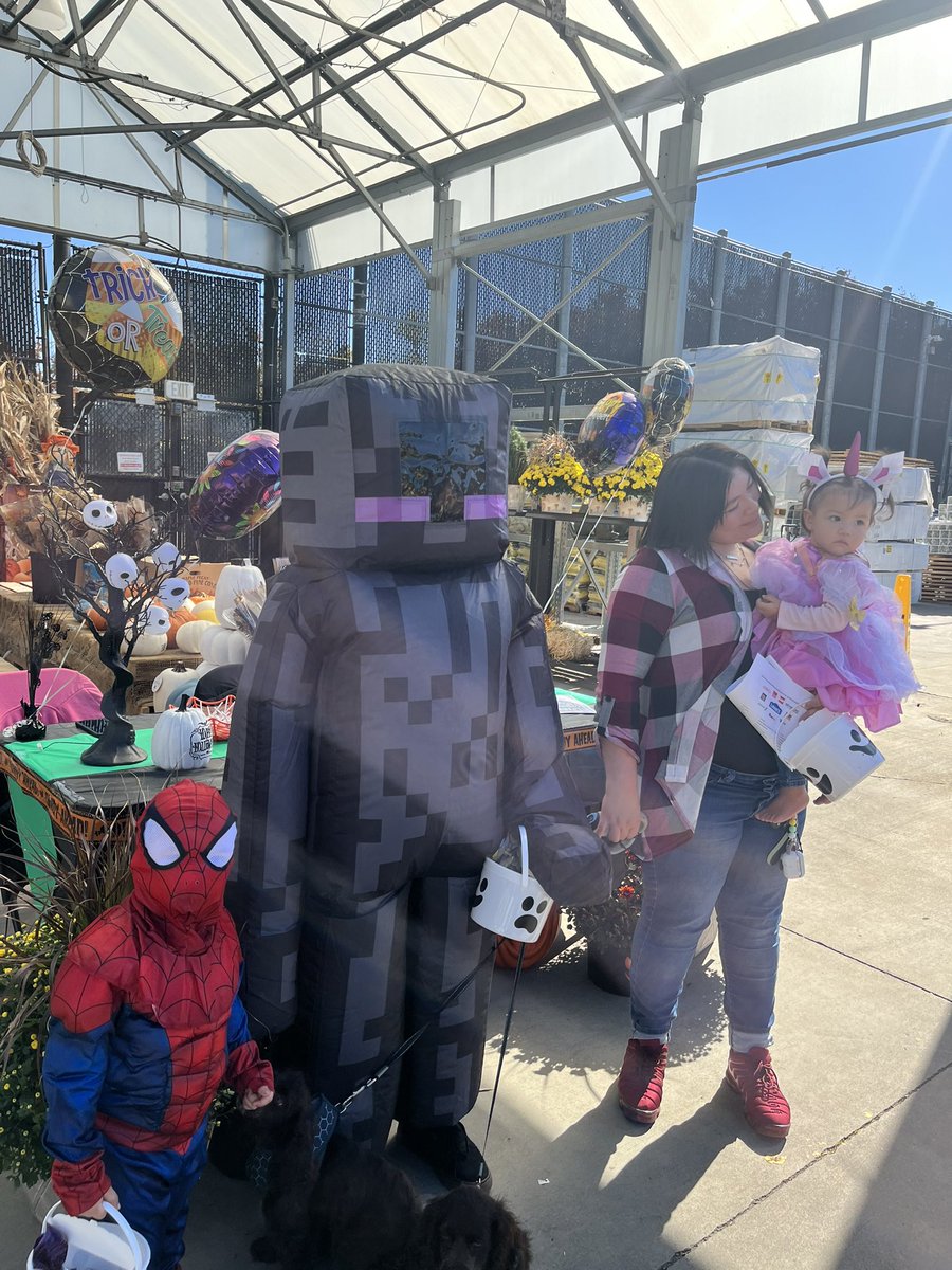 candycoated1978's tweet photo. Spooky event at lowes @0631S @FerdGonzalez01 @KerreLeland @rodney54084585 @Jesus58412030 https://t.co/NQysS2sqYG