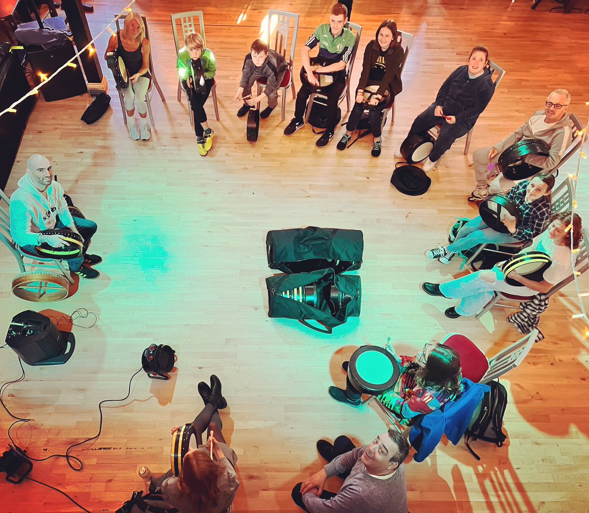 TheBodhranBuzz's tweet photo. Great workshop today in @araschronain 🎶 It’s always great to get back and teach in the house that learned my craft in. 🙏🏼💛

#araschronain #bodhran #bodhranworkshop #seobeo https://t.co/u8iVp0SrcC