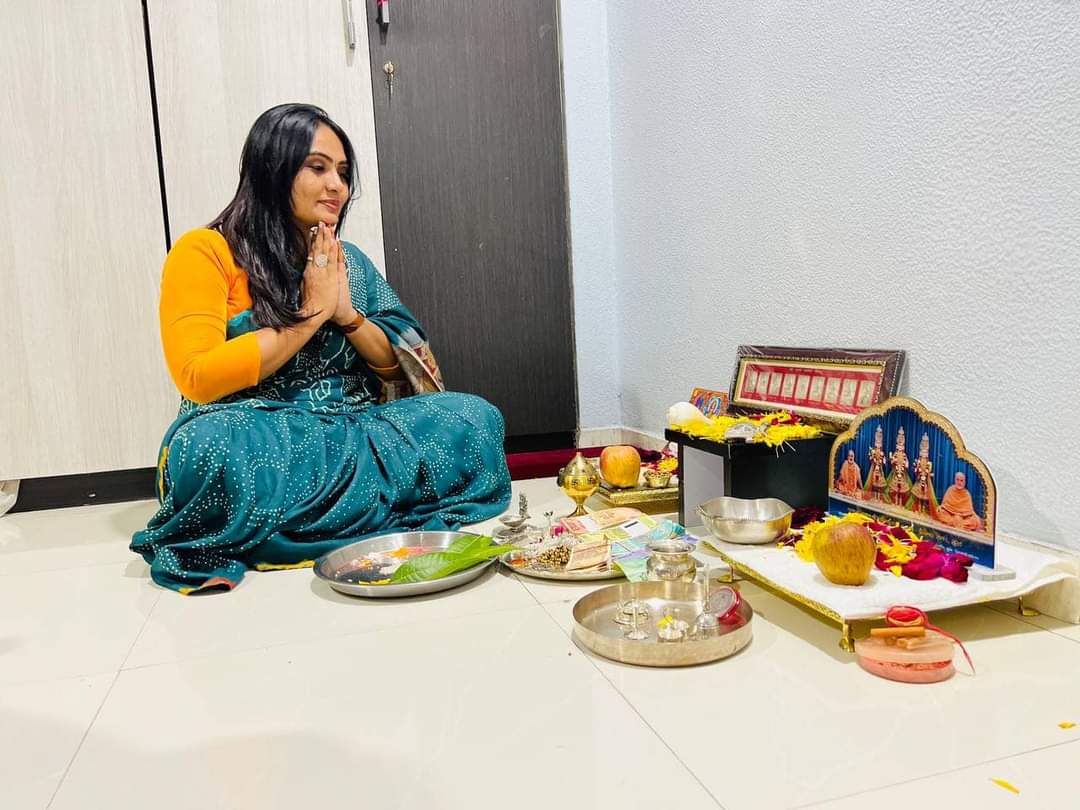sadhanasavaliya's tweet photo. ઘરે ધન તેરસની લક્ષ્મીપૂજા…

માં ‘મહાલક્ષ્મી’ અને ધન અધિપતિ ‘કુબેર’ આપના જીવનમાં આરોગ્ય, ધન,જ્ઞાન,વૈભવ અને સમૃધ્ધિ લાવે,સંકટો નો નાશ થાય અને શાંતિનો વાસ થાય.
ધનતેરસની હાર્દિક શુભકામનાઓ
#sadhanasavaliya https://t.co/9PWGwW1djE
