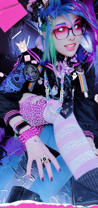 Can someone help me find a really great artist n rigger to commission for #vtubermodel stuff? Gotta be<a href="/tag/vtubermodel"class="tags"><span>#vtubermodel</span></a>