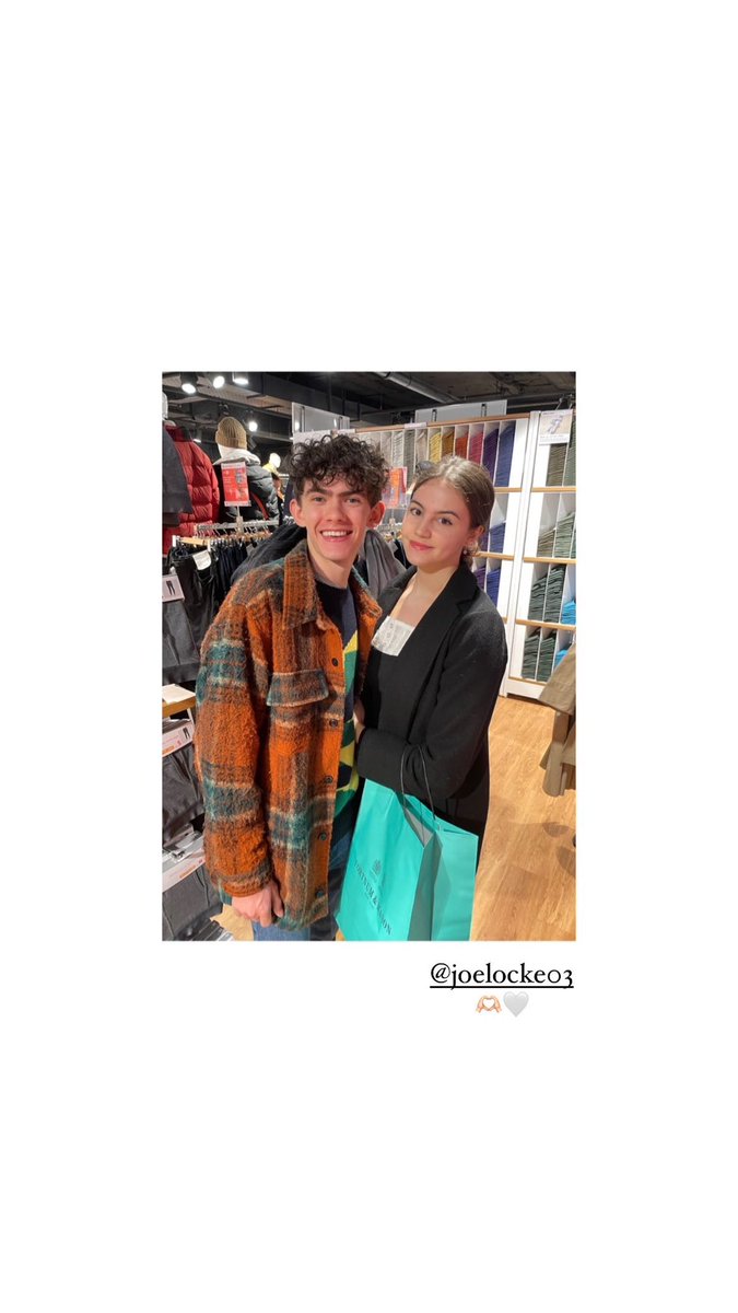 sophiabu22's tweet image. when u meet joe locke in uniqlo🫶🏻. @joelocke03 ty for being so nice !!