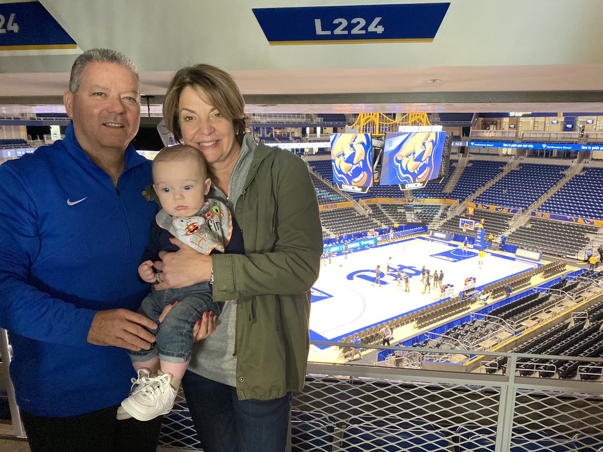 Rhealy0425's tweet photo. Family Practice at #PITTWBB 🏀 today @NickDiPillo @kedipillo @FrankieDiPillo @ccamisa45 #OGPoppy 🙌🏻❤️🙏 https://t.co/L2ApYVdP4N