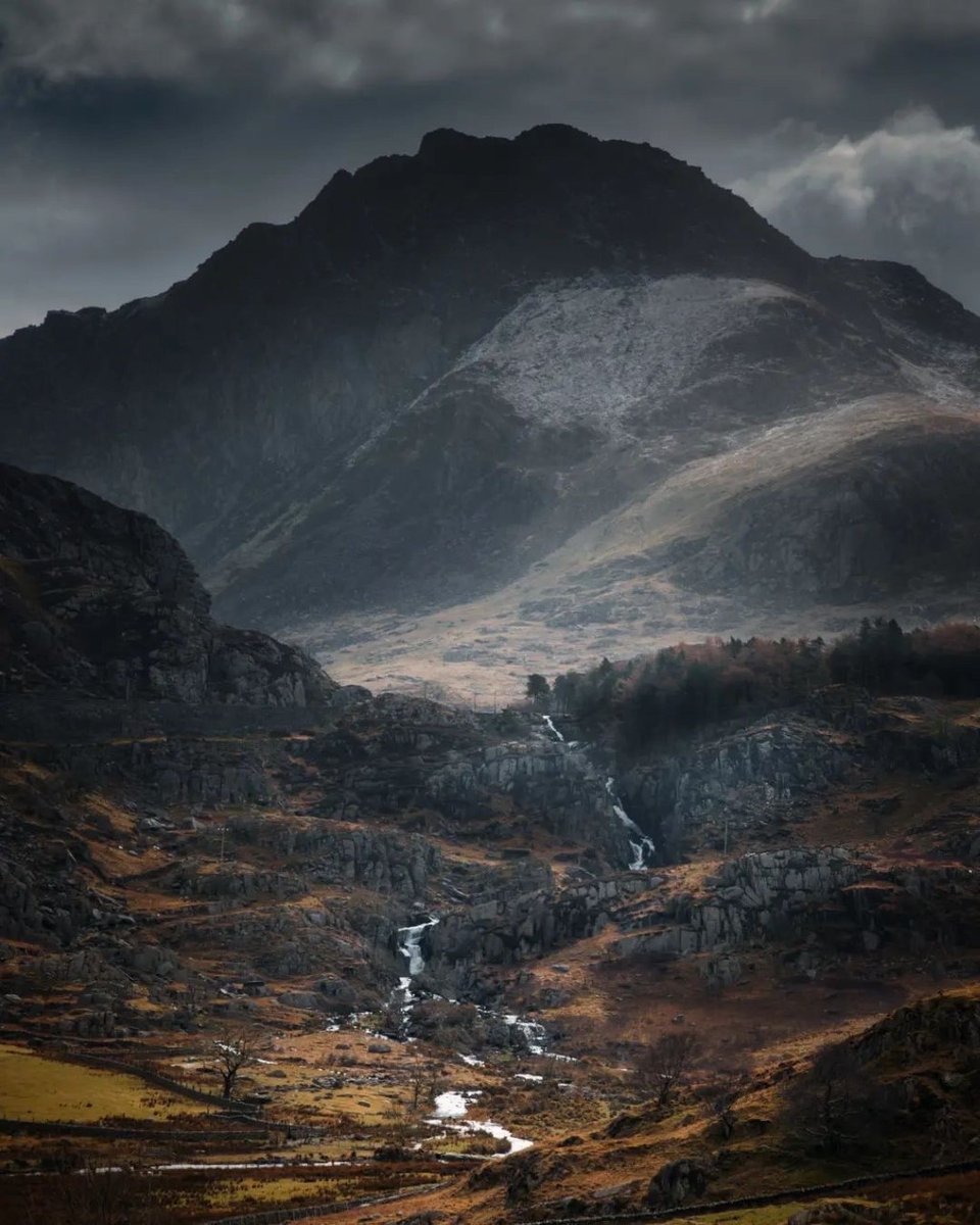 Tryfan from a new angle ⬛ Use #exploresnowdonia to be featured 📷© @aledlewisphotography