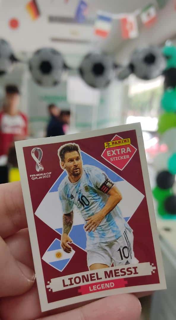 LocatelVzla's tweet photo. En Barquisimeto la pasión del Mundial y la #promocambiazolocatel se viven en Locatel #Obelisco y #Capanaparo. A un afortunado le salió el sticker extra de #Messi 🤩😎 https://t.co/CeKVYGHIcM