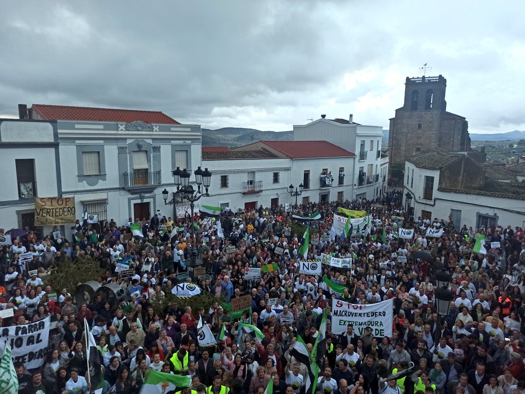 pedroo_m17's tweet photo. 📸💚| I Manifestación "No al Vertedero"

📍Salvatierra de los Barros (Badajoz) 
#STOPMacrovertedero #stopvertedero #SalvaTuTierra 🟢⚪⚫ https://t.co/BKnYnIVoqZ