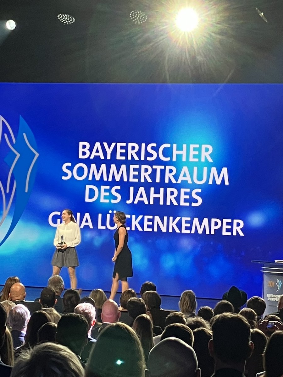 VMSMUC's tweet photo. #ginalückenkemper #bayrischersommertraumdesjahres #sportpreisbayern #sportpreis2022 #20jahresportpreis @bmwwelt #BayerischerSportpreis https://t.co/CMKvESYVdJ
