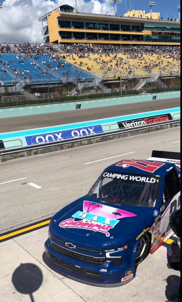 Second pit stop and we continue moving forward P16!

<a href="/AMRacingNASCAR/">AM Racing</a> <a href="/escuderiatelmex/">Escudería Telmex</a>