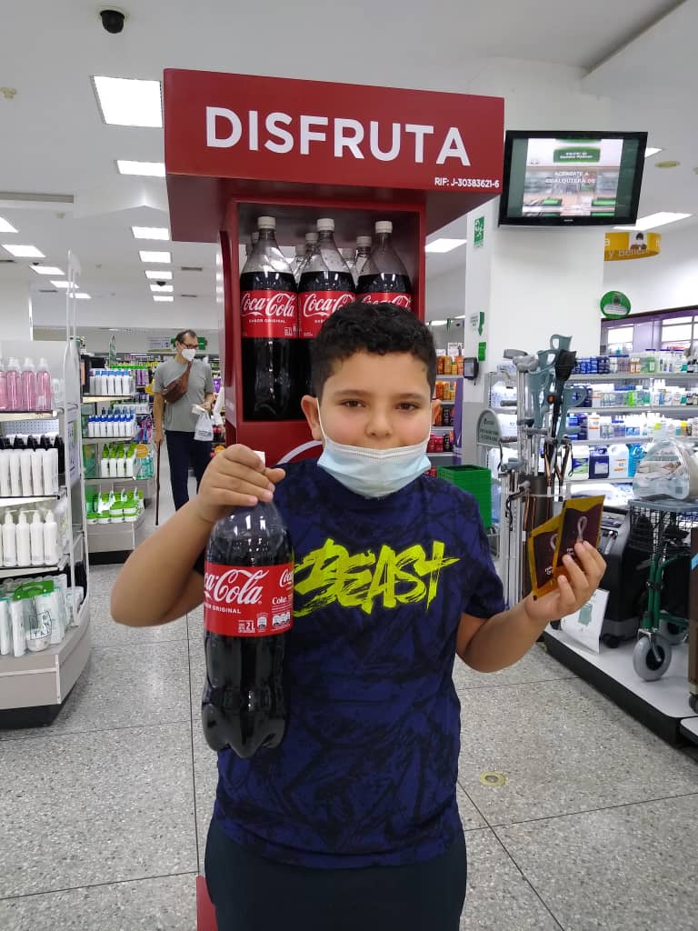 LocatelVzla's tweet photo. Locatel #LosDosCaminos tiene las puertas abiertas para El Cambiazo y la #promocambiazolocatel 🥤⚽ https://t.co/muHBzVM4QJ