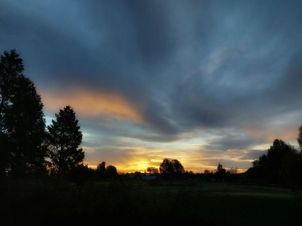 Elcrest's tweet photo. #zonop #sunrise #beijum #kardinge https://t.co/hTfzYL3nXA https://t.co/w7hIEqbpGA