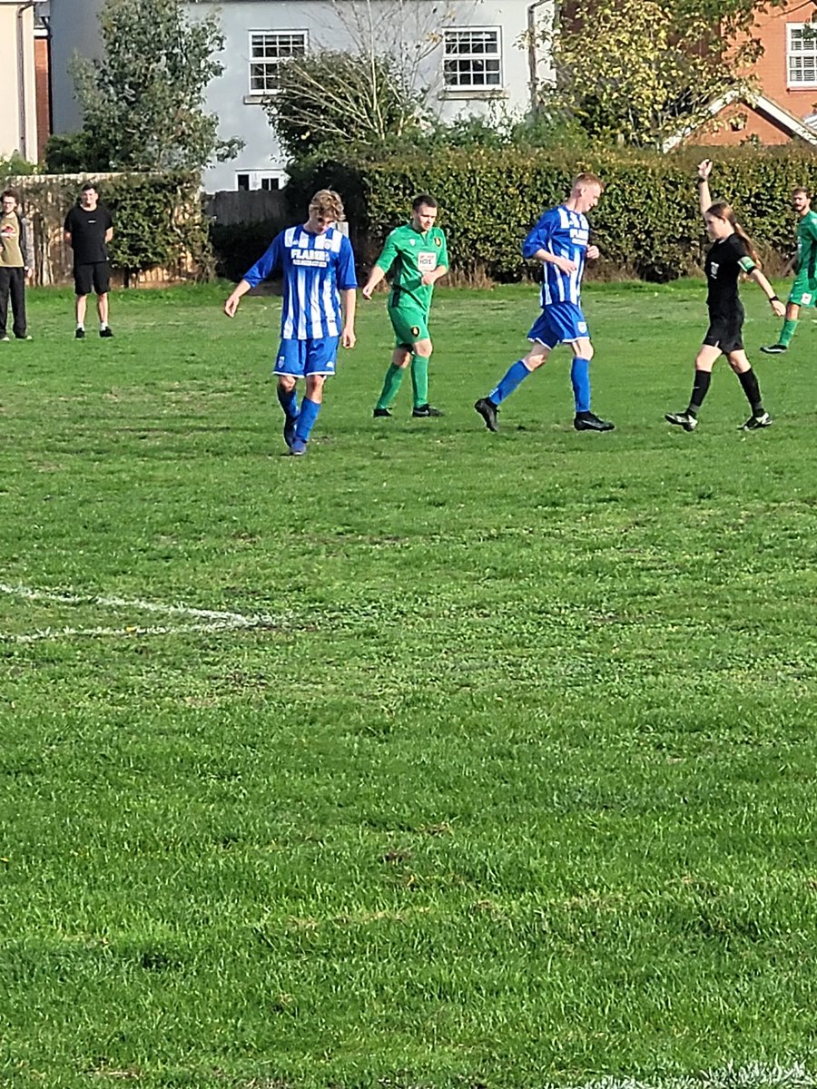 First time taking charge of 22 men this morning. Brilliant senior debut Ella #girlsthatref
