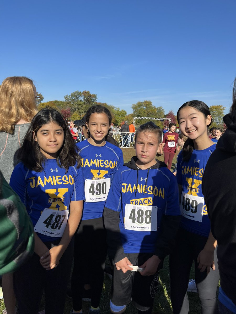 SusanPaik's tweet photo. Love supporting our XC runners! @JamiesonSchool https://t.co/3EwpURJZoa