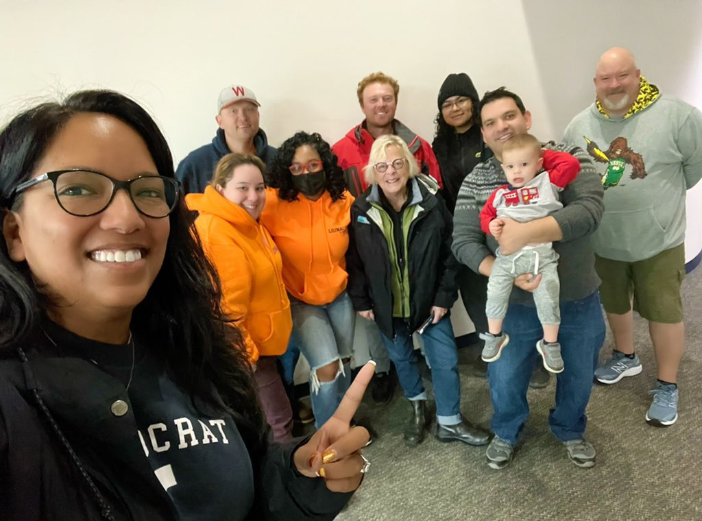 KristineMReeves's tweet photo. Great start to our ☔️ AM with volunteers from ✴️ @Laborers242 ✴️ getting out to talk to our neighbors about what matters most to them and their families! #workingfamilies #workingmom #rightfitfederalway #ReppingTheSKC https://t.co/8cJzXUb9Lc
