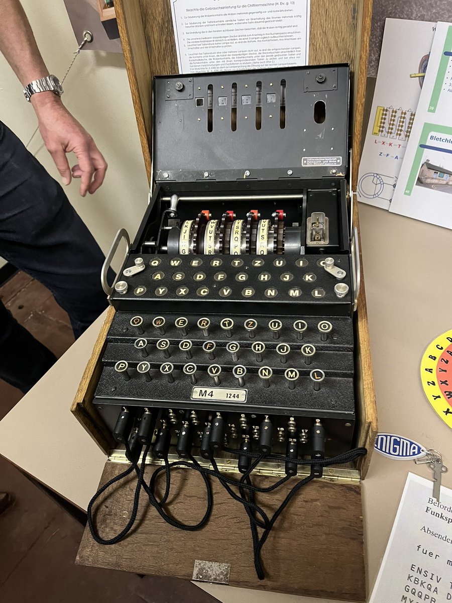 APijpelink's tweet photo. Vandaag de bunker onder @erfgoedzeeland bezocht die dienst deed als commando- en provinciaal crisiscentrum. Fantastisch initiatief van de stichting cultureel erfgoed Koude Oorlog! Te zien was hoe communicatie mbv cryptologie ging en hoe men voorbereid was op een nucleaire aanval. https://t.co/US2QUZo0Iw