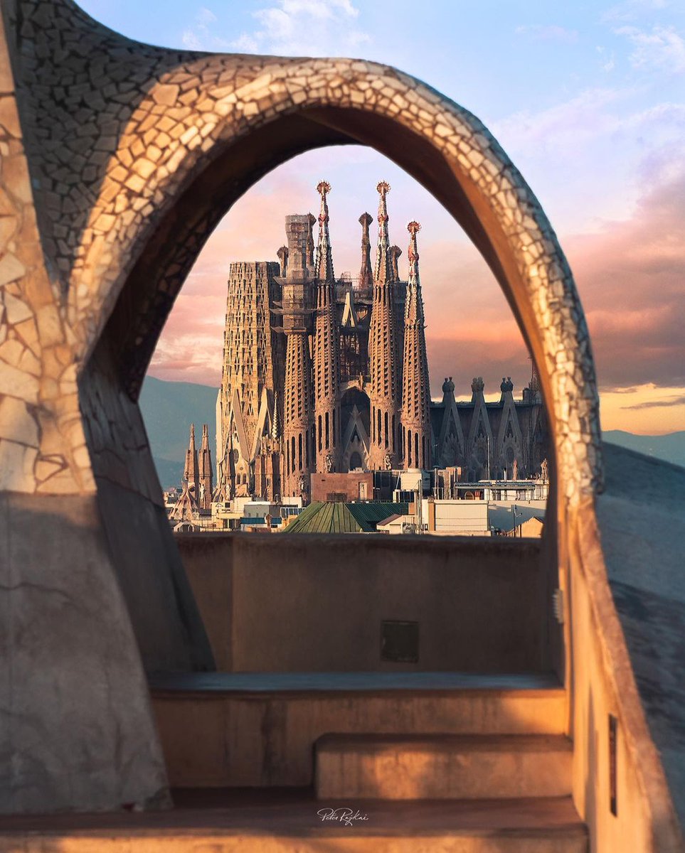 JamesLucasIT's tweet photo. 4/📷: La Sagrada Família

Uno dei principali simboli della città, secondo i dati del 2011 è il monumento più visitato in Spagna con 4,5 milioni di visitatori all'anno. https://t.co/Z1NCPH7K60