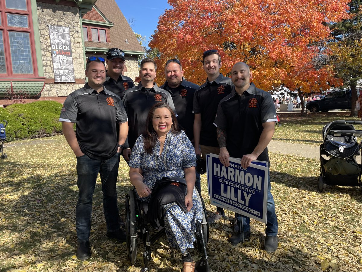 RobertT32233819's tweet photo. Local 95 members out supporting US Senator Tammy Duckworth, Representative Camille Lilly and the Workers Rights Amendment at the Oak Park Farmers Market! #workersrightsamendment #harmon4senate #associatedfirefightersofillinois #local95 #representativelilly https://t.co/6UhHZMs04q