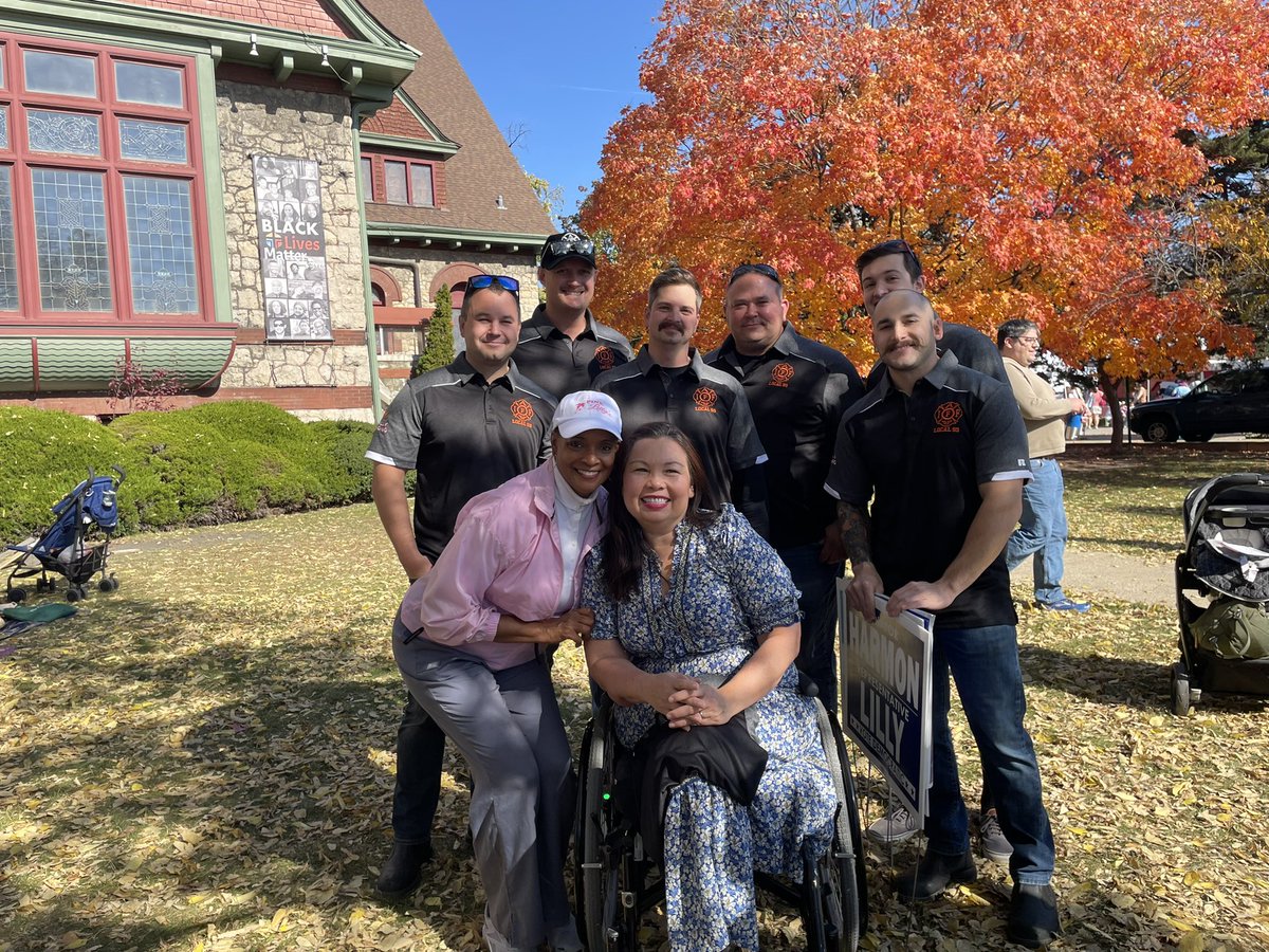 RobertT32233819's tweet photo. Local 95 members out supporting US Senator Tammy Duckworth, Representative Camille Lilly and the Workers Rights Amendment at the Oak Park Farmers Market! #workersrightsamendment #harmon4senate #associatedfirefightersofillinois #local95 #representativelilly https://t.co/6UhHZMs04q