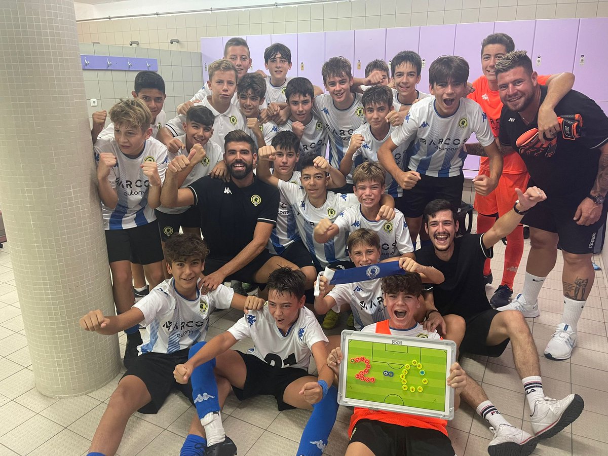 JJFP13's tweet photo. Victoria por 2-0 muy importante, el equipo suma el quinto partido sin conocer la derrota, invictos! 
Vamos a por la semana de derbi, semana bonita!💙🤍 @cfhercules
#herculesinfantila https://t.co/0ZLL6rraJh
