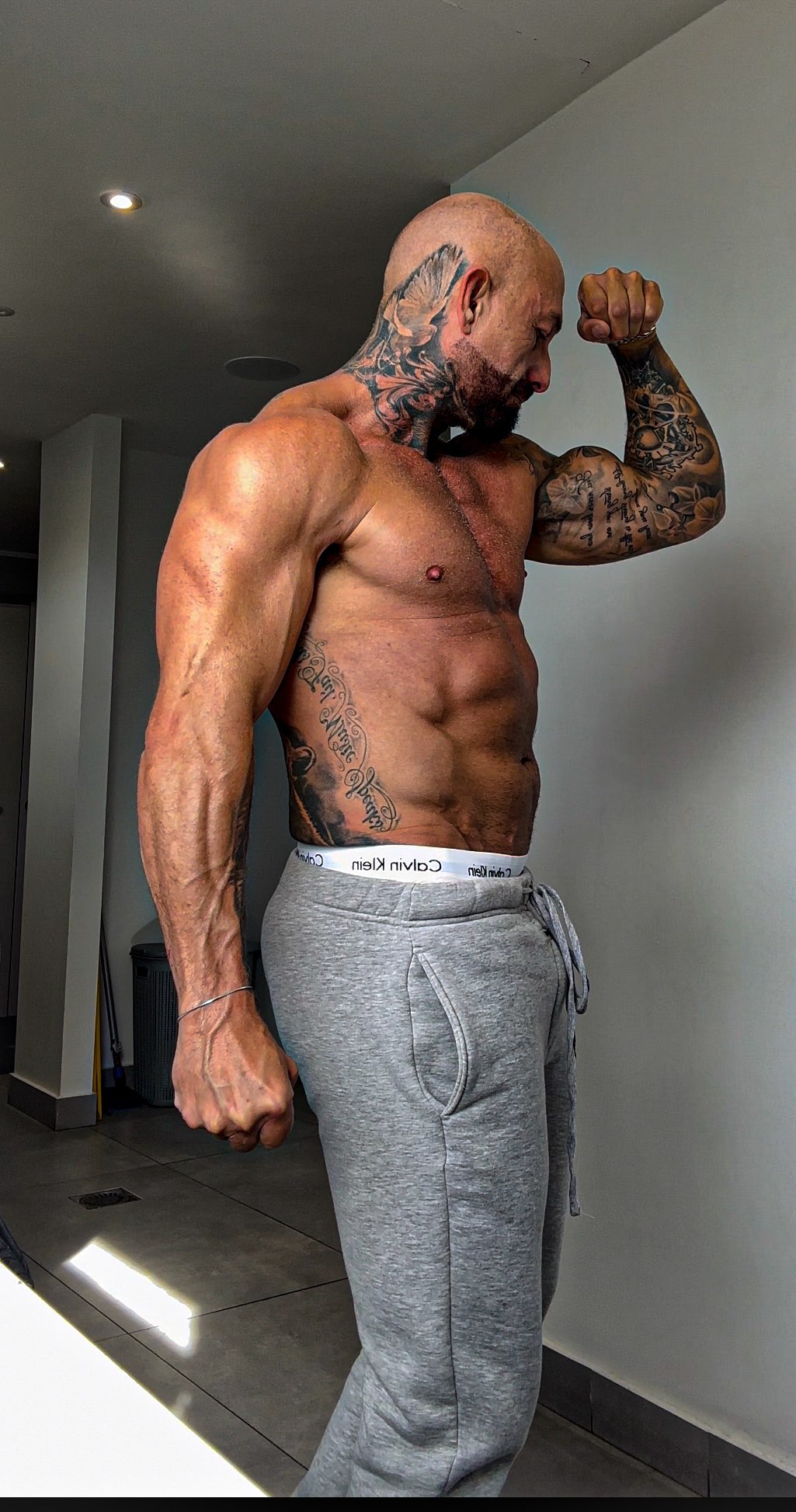 TW Pornstars - STEVEN LEWIS BARRETT🇬🇧. Twitter. If u look at the other  muscle it grows just by watching. 6:21 PM - 22 Oct 2022