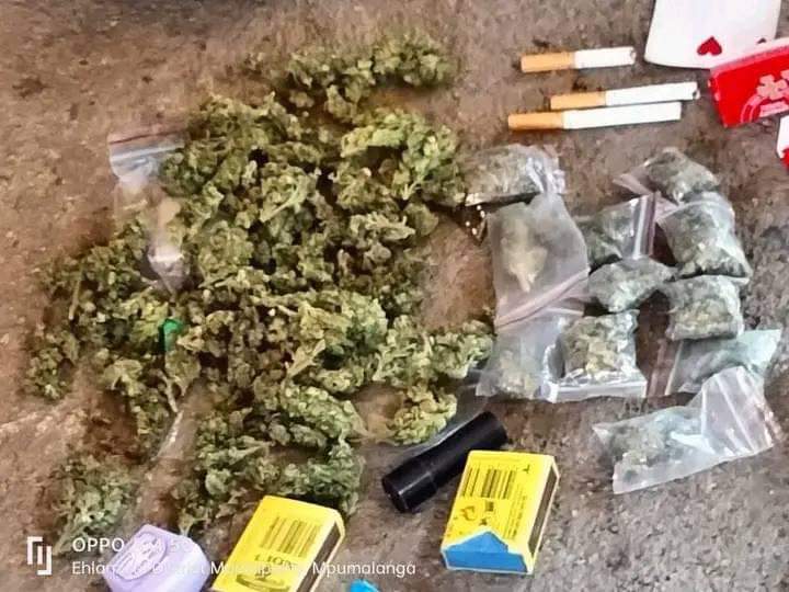 Veetra__'s tweet photo. MPUMALANGA-The Department of Education and SAPS visited three schools in Barberton yesterday and they found dagga and knives on learners. https://t.co/4xfsuzTYeI