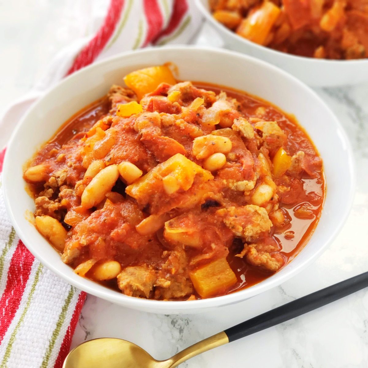 Shockinglydlish's tweet photo. PIZZA CHILI is dinner tonight! https://t.co/BXO2CtOWyR It's for everyone who canโt decide between the two โ itโs a delicious bowl of pizza flavors in the form of chili, with sausage, pepperoni, beans and tomatoes. #shockinglydelicious #chilicookoff https://t.co/1onJGXW93q