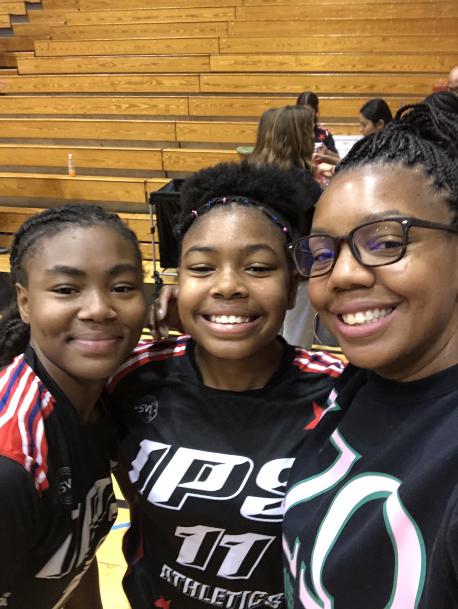 Among my fave @IPSAthletics events are our middle school all-star games! HS staff coaching up players from across the district & fans dancing in the stands to the DJ spinning tunes. Makes for a very fun day! Loved cheering on teams today, especially #11🤩🥰! #TeamIPS