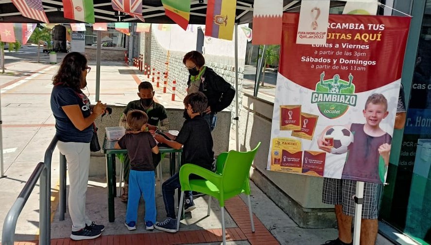 LocatelVzla's tweet photo. ¿Ya te acercaste a Locatel #LasMercedes? Después de comprar la #promocambiazolocatel, cambia tus repetidas y ¡completa tu álbum! 💚⚽ https://t.co/P4S1KiwpgC