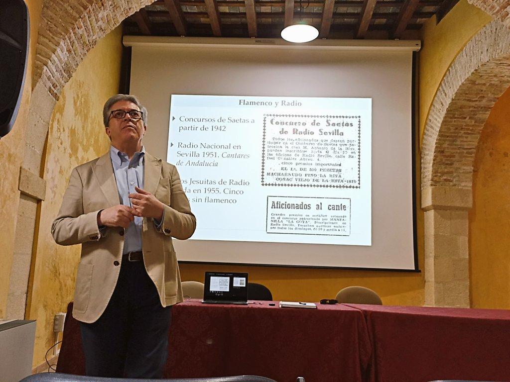 ildefon_vergara's tweet photo. Sensacional experiencia con los alumnos del Máster Interuniversitario de "Investigación y Análisis del flamenco" en el Palacio Villapanés #jerezdelafrontera en el primer día. Gracias a Paco Perujo y las universidades @univcadiz @UniHuelva @CanalUGR @Univcordoba @pablodeolavide https://t.co/u8XgBZCTJ5