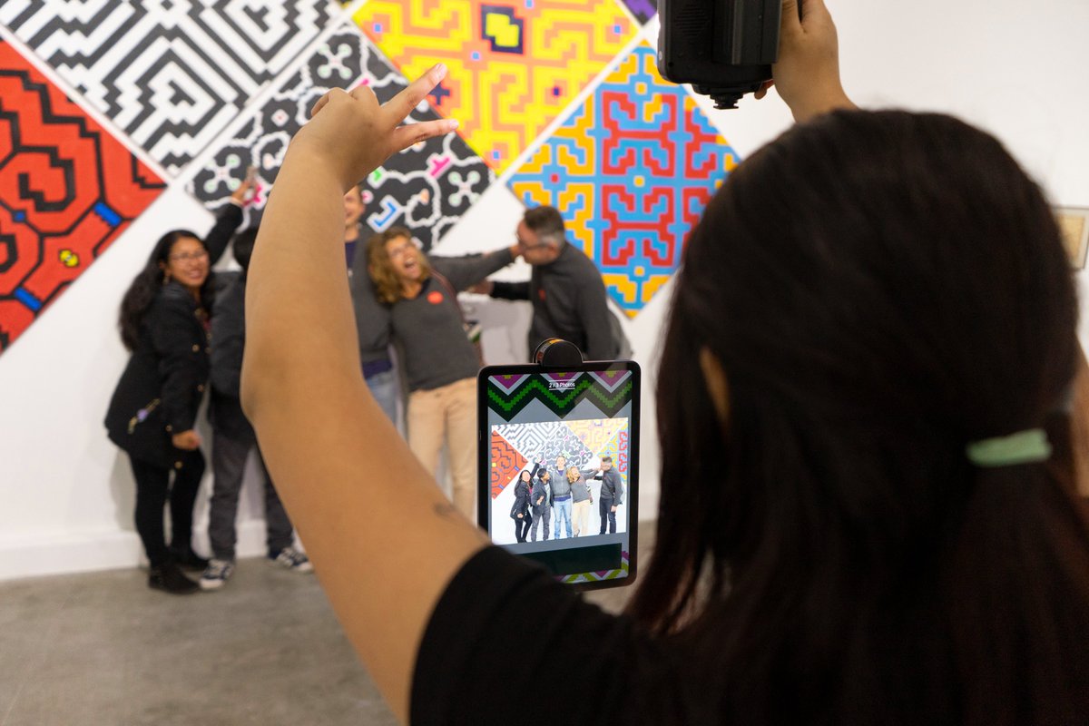 [#VenAlMAC] ¡Comparte tus fotos y videos GIF de la apertura de LOS RÍOS PUEDEN EXISTIR SIN AGUAS PERO NO SIN ORILLAS! 🤩🎞 Etiquétanos y estaremos compartiendo tus momentos favoritos de nuestra inauguración, gracias a nuestros amigos y socios de <a href="/fotomarca/">fotomarcaperu</a>📸
