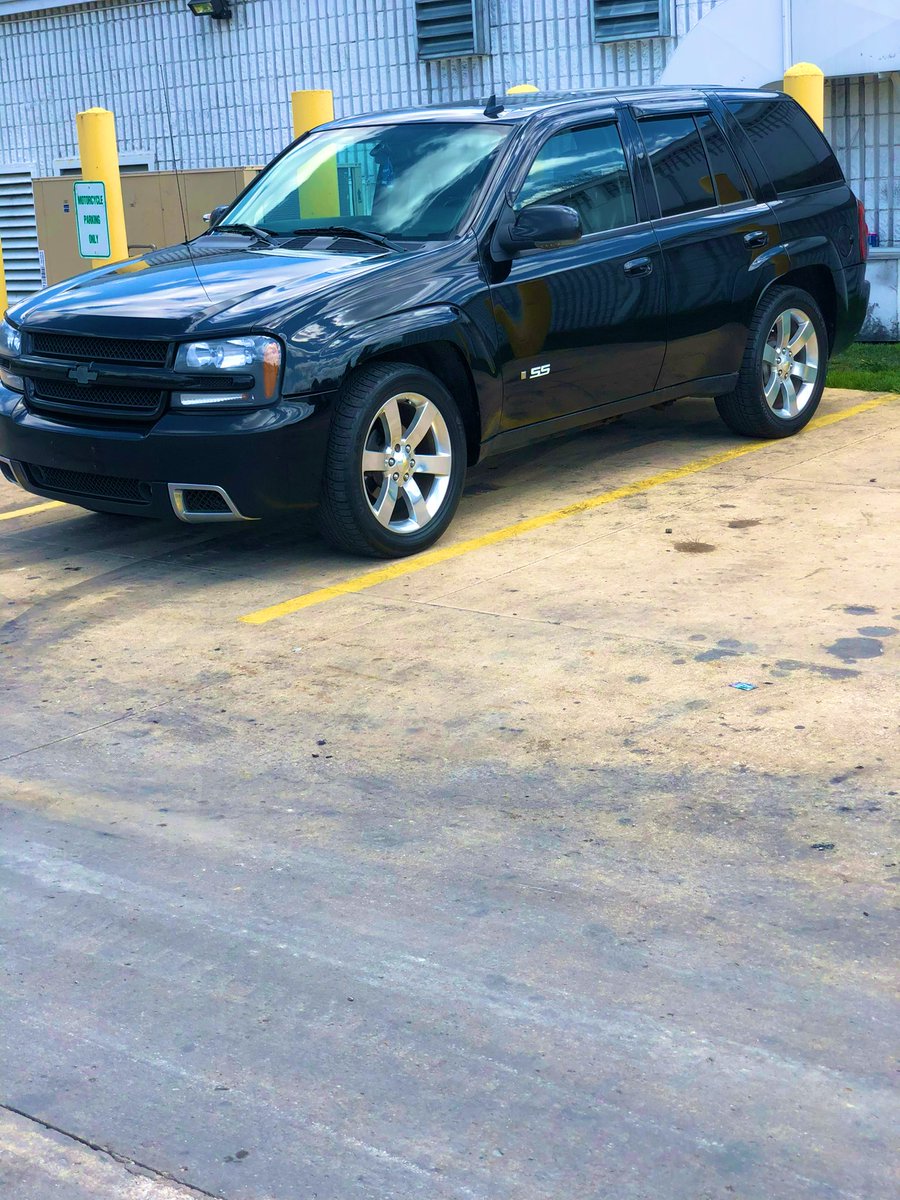 Bossmanhustle's tweet photo. Probably my favorite vehicle out of my collection. Only 26,000 of these bitches were made and I got one. 🖤#TrailblazerSS #Chevy #LSX #Supercharged https://t.co/FoSan9I6XN