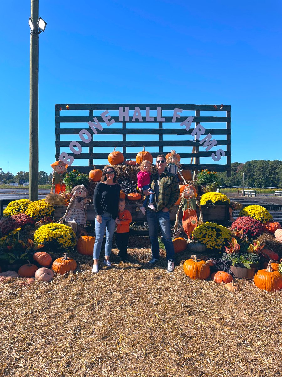 MattLawless__'s tweet photo. Family traditions. 🎶 🎃 https://t.co/zYUXrCKY30